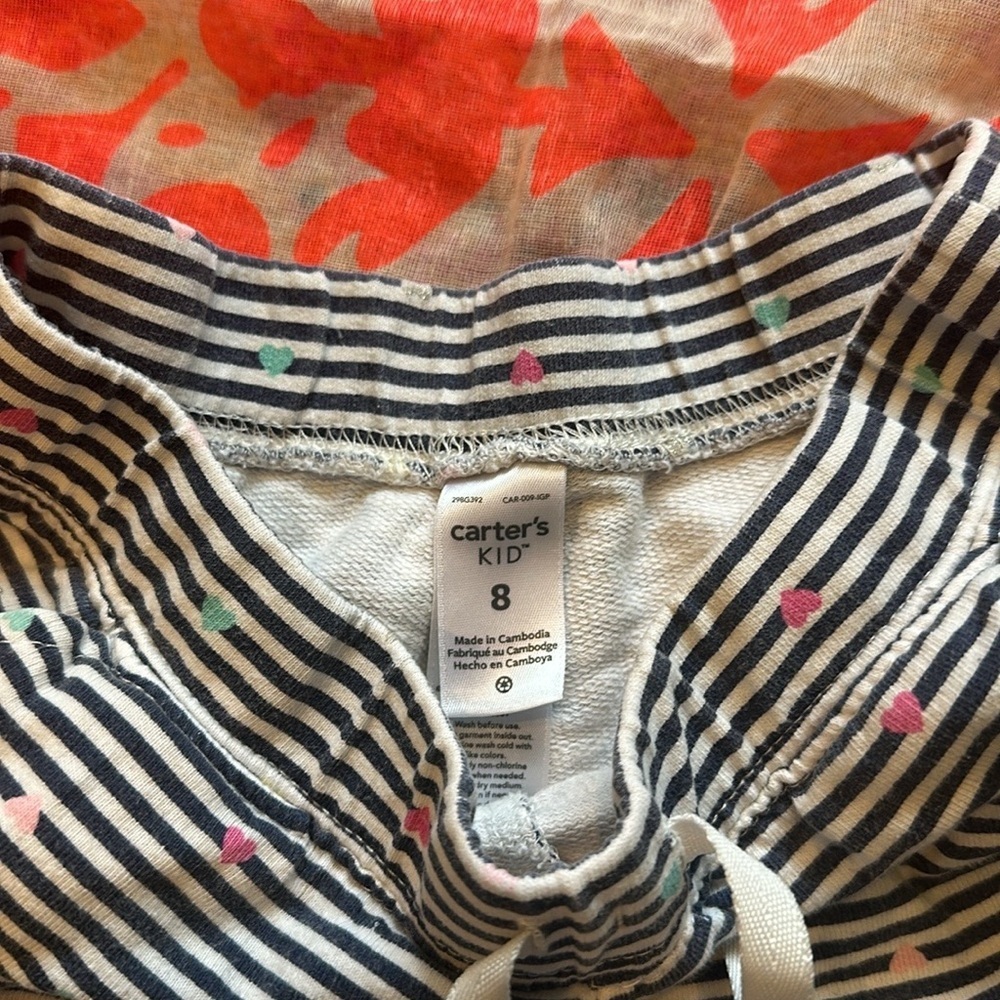 Carter’s kids Heart Shorts - Picture 3 of 3